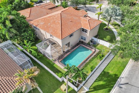 Villa ou maison à vendre à Pembroke Pines, Floride: 5 chambres, 331.2 m2 № 1409084 - photo 4