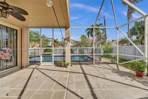 Villa ou maison à vendre à Pembroke Pines, Floride: 5 chambres, 331.2 m2 № 1409084 - photo 20