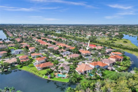 Villa ou maison à vendre à Pembroke Pines, Floride: 5 chambres, 331.2 m2 № 1409084 - photo 13