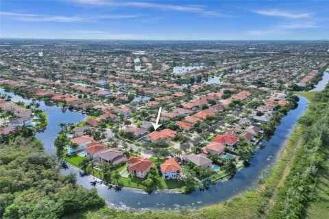 Villa ou maison à vendre à Pembroke Pines, Floride: 5 chambres, 331.2 m2 № 1409084 - photo 18