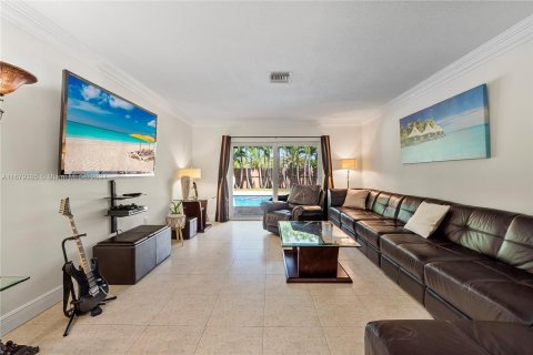 Casa en venta en Miami, Florida, 3 dormitorios, 169.36 m2 № 1409127 - foto 6