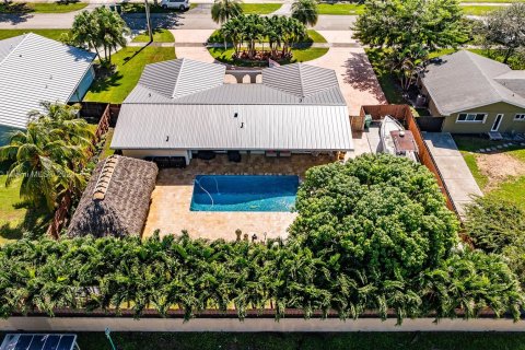 Casa en venta en Miami, Florida, 3 dormitorios, 169.36 m2 № 1409127 - foto 2