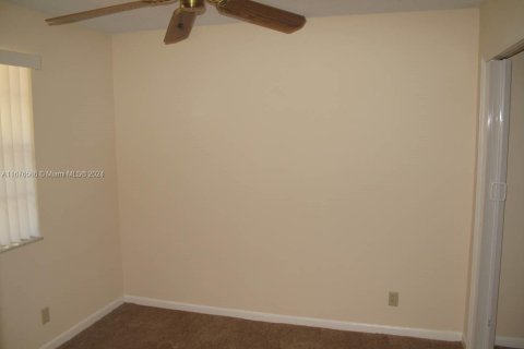 Condo in Coral Springs, Florida, 2 bedrooms  № 1401409 - photo 11