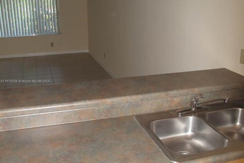 Condo in Coral Springs, Florida, 2 bedrooms  № 1401409 - photo 4