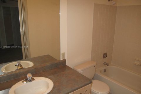 Condo in Coral Springs, Florida, 2 bedrooms  № 1401409 - photo 9