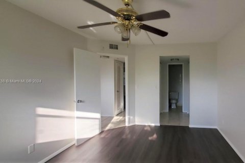 Condominio en venta en Hallandale Beach, Florida, 2 dormitorios, 89.65 m2 № 1188865 - foto 9