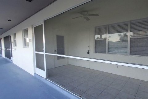 Condominio en venta en Hallandale Beach, Florida, 2 dormitorios, 89.65 m2 № 1188865 - foto 1
