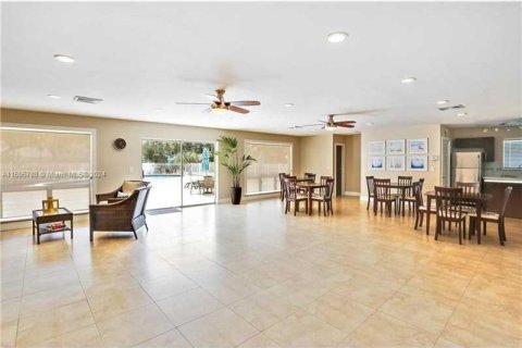 Condominio en venta en Hallandale Beach, Florida, 2 dormitorios, 89.65 m2 № 1188865 - foto 12
