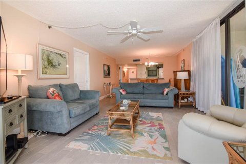 Condo in Madeira Beach, Florida, 2 bedrooms  № 251625 - photo 9