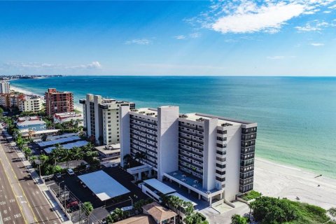 Condominio en alquiler en Madeira Beach, Florida, 2 dormitorios, 102.19 m2 № 251625 - foto 24