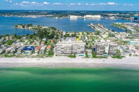 Copropriété à louer à Madeira Beach, Floride: 2 chambres, 102.19 m2 № 251625 - photo 1