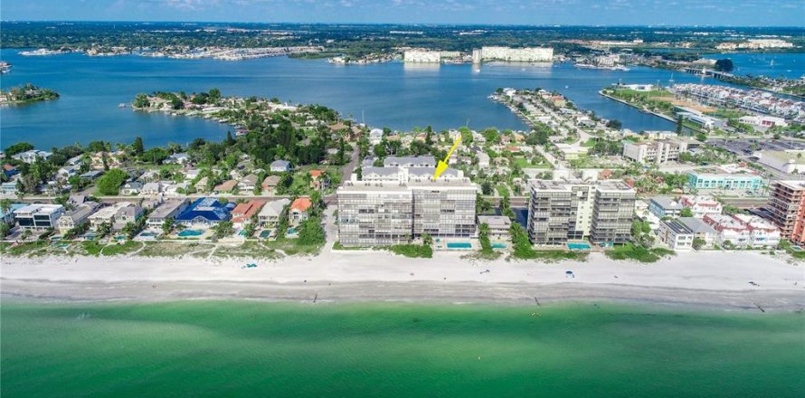 Condo in Madeira Beach, Florida, 2 bedrooms  № 251625