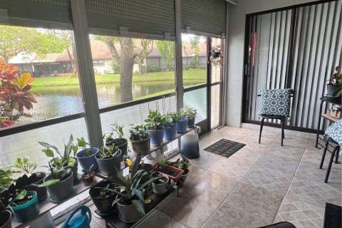 Condo in Coconut Creek, Florida, 2 bedrooms  № 1292802 - photo 17