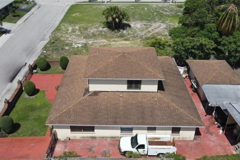 House in Riviera Beach, Florida 3 bedrooms, 278.24 sq.m. № 1336251 - photo 11