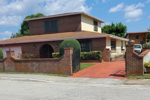 House in Riviera Beach, Florida 3 bedrooms, 278.24 sq.m. № 1336251 - photo 3