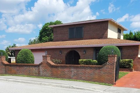 House in Riviera Beach, Florida 3 bedrooms, 278.24 sq.m. № 1336251 - photo 4