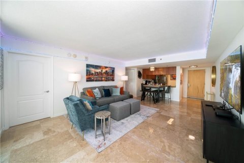 Condominio en venta en Miami, Florida, 2 dormitorios, 95.69 m2 № 615463 - foto 11