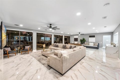 Villa ou maison à vendre à Fort Lauderdale, Floride: 4 chambres, 293.39 m2 № 981317 - photo 17