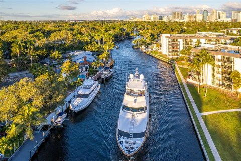 Villa ou maison à vendre à Fort Lauderdale, Floride: 4 chambres, 293.39 m2 № 981317 - photo 2