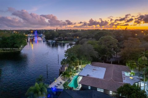 Villa ou maison à vendre à Fort Lauderdale, Floride: 4 chambres, 293.39 m2 № 981317 - photo 3