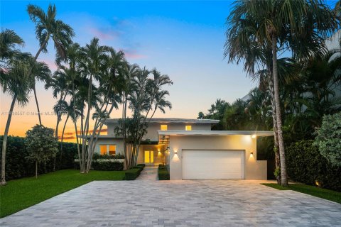 Villa ou maison à vendre à Miami, Floride: 6 chambres, 403.47 m2 № 874236 - photo 6
