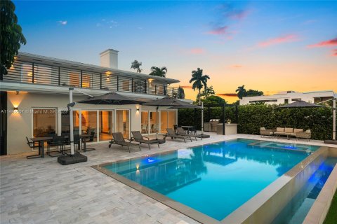Villa ou maison à vendre à Miami, Floride: 6 chambres, 403.47 m2 № 874236 - photo 4