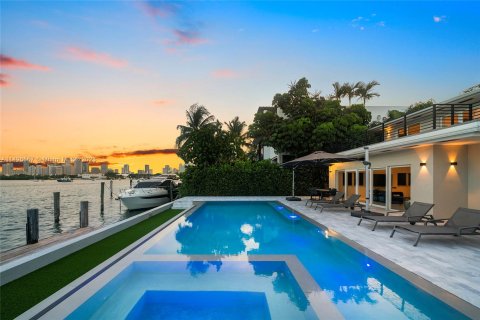 Villa ou maison à vendre à Miami, Floride: 6 chambres, 403.47 m2 № 874236 - photo 3