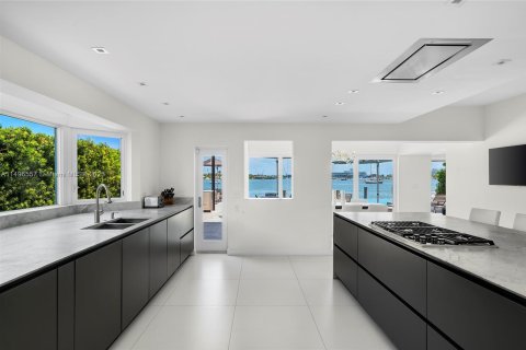 Villa ou maison à vendre à Miami, Floride: 6 chambres, 403.47 m2 № 874236 - photo 23