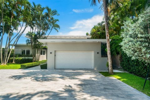 Villa ou maison à vendre à Miami, Floride: 6 chambres, 403.47 m2 № 874236 - photo 12