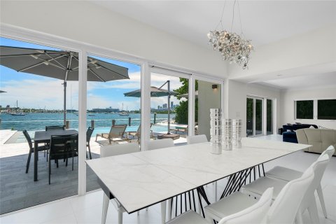 Villa ou maison à vendre à Miami, Floride: 6 chambres, 403.47 m2 № 874236 - photo 25