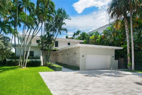 Villa ou maison à vendre à Miami, Floride: 6 chambres, 403.47 m2 № 874236 - photo 11