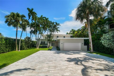 Villa ou maison à vendre à Miami, Floride: 6 chambres, 403.47 m2 № 874236 - photo 13