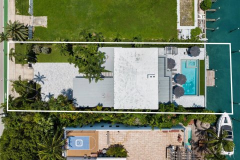 Villa ou maison à vendre à Miami, Floride: 6 chambres, 403.47 m2 № 874236 - photo 8