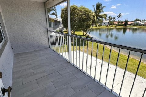 Townhouse in Lake Worth, Florida 3 bedrooms, 168.9 sq.m. № 1177091 - photo 6