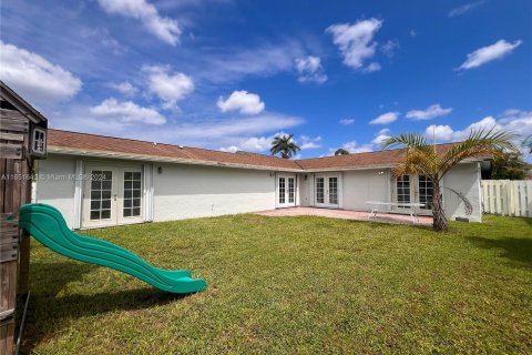 House in Lauderhill, Florida 3 bedrooms, 155.52 sq.m. № 1345050 - photo 27