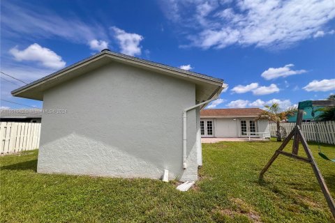 House in Lauderhill, Florida 3 bedrooms, 155.52 sq.m. № 1345050 - photo 28