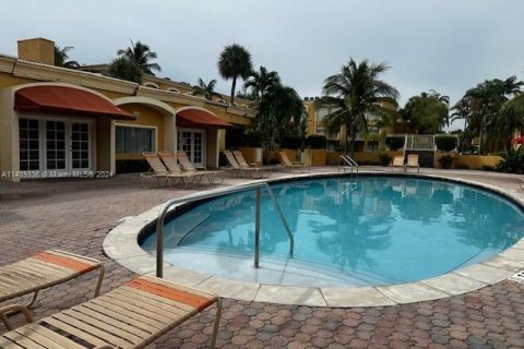 Condominio en venta en Hialeah, Florida, 2 dormitorios, 103.96 m2 № 851077 - foto 13