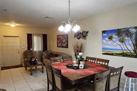 Townhouse in Cutler Bay, Florida 3 bedrooms, 139.73 sq.m. № 1401193 - photo 6