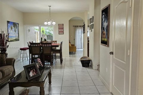 Touwnhouse à vendre à Cutler Bay, Floride: 3 chambres, 139.73 m2 № 1401193 - photo 3