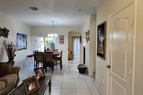 Touwnhouse à vendre à Cutler Bay, Floride: 3 chambres, 139.73 m2 № 1401193 - photo 4