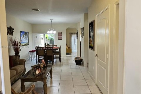 Townhouse in Cutler Bay, Florida 3 bedrooms, 139.73 sq.m. № 1401193 - photo 2