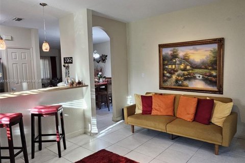 Townhouse in Cutler Bay, Florida 3 bedrooms, 139.73 sq.m. № 1401193 - photo 12