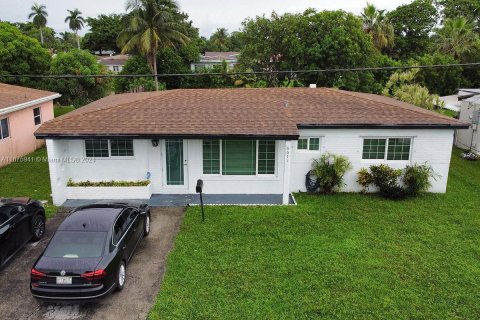 House in Miramar, Florida 3 bedrooms, 100.33 sq.m. № 1401160 - photo 1