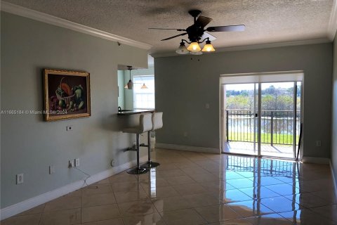 Condominio en alquiler en Pembroke Pines, Florida, 2 dormitorios, 104.98 m2 № 1377448 - foto 4