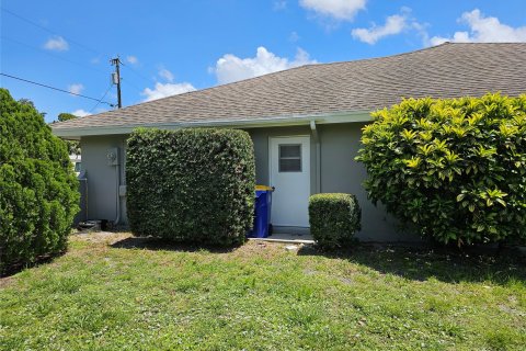 House in Palm City, Florida 3 bedrooms, 133.04 sq.m. № 1217659 - photo 5