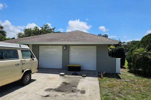 House in Palm City, Florida 3 bedrooms, 133.04 sq.m. № 1217659 - photo 8