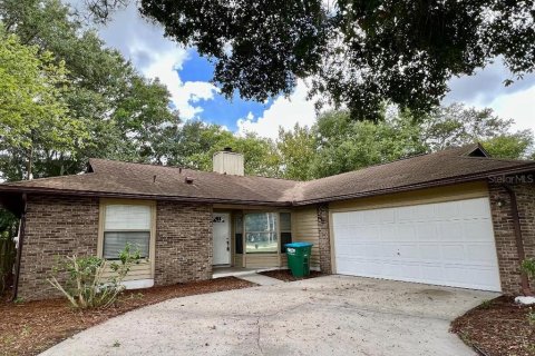 Villa ou maison à louer à Deltona, Floride: 3 chambres, 136.19 m2 № 1378060 - photo 1