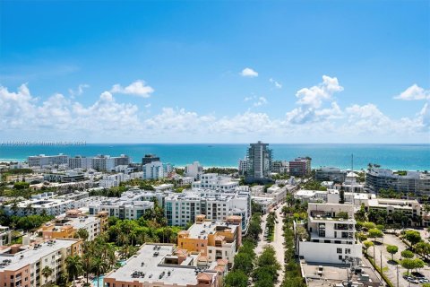 Condo in Miami Beach, Florida, 2 bedrooms  № 1160159 - photo 15