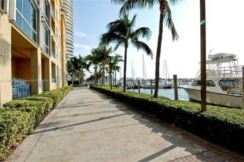 Condo in Miami Beach, Florida, 2 bedrooms  № 1160159 - photo 24