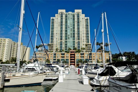 Condo in Miami Beach, Florida, 2 bedrooms  № 1160159 - photo 23